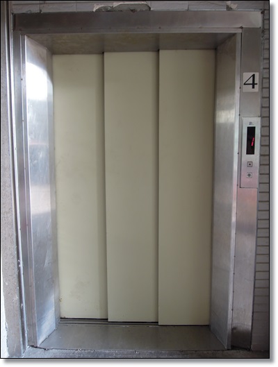有主機電梯門1.JPG