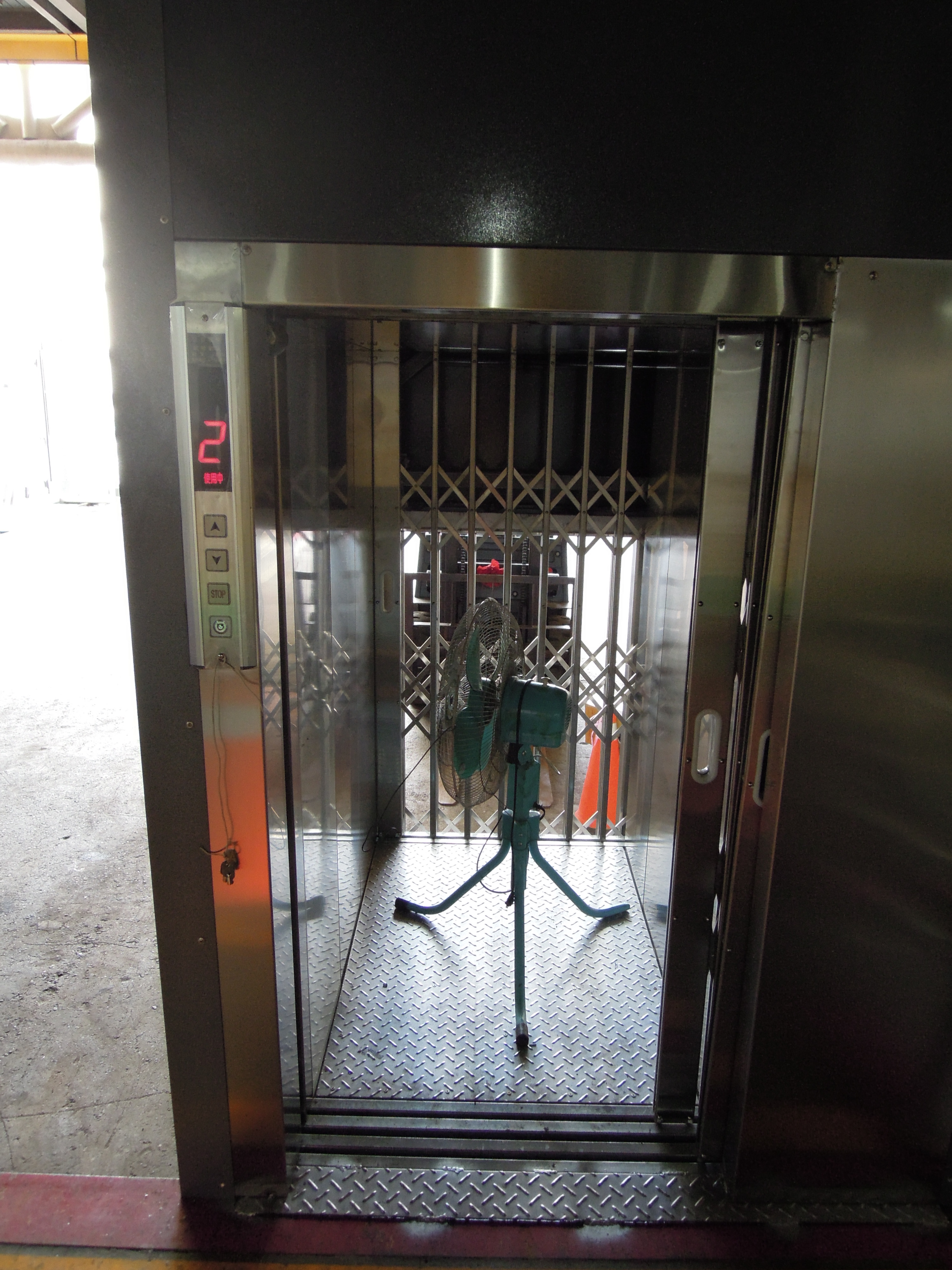 電子廠簡易升降機 (3).JPG
