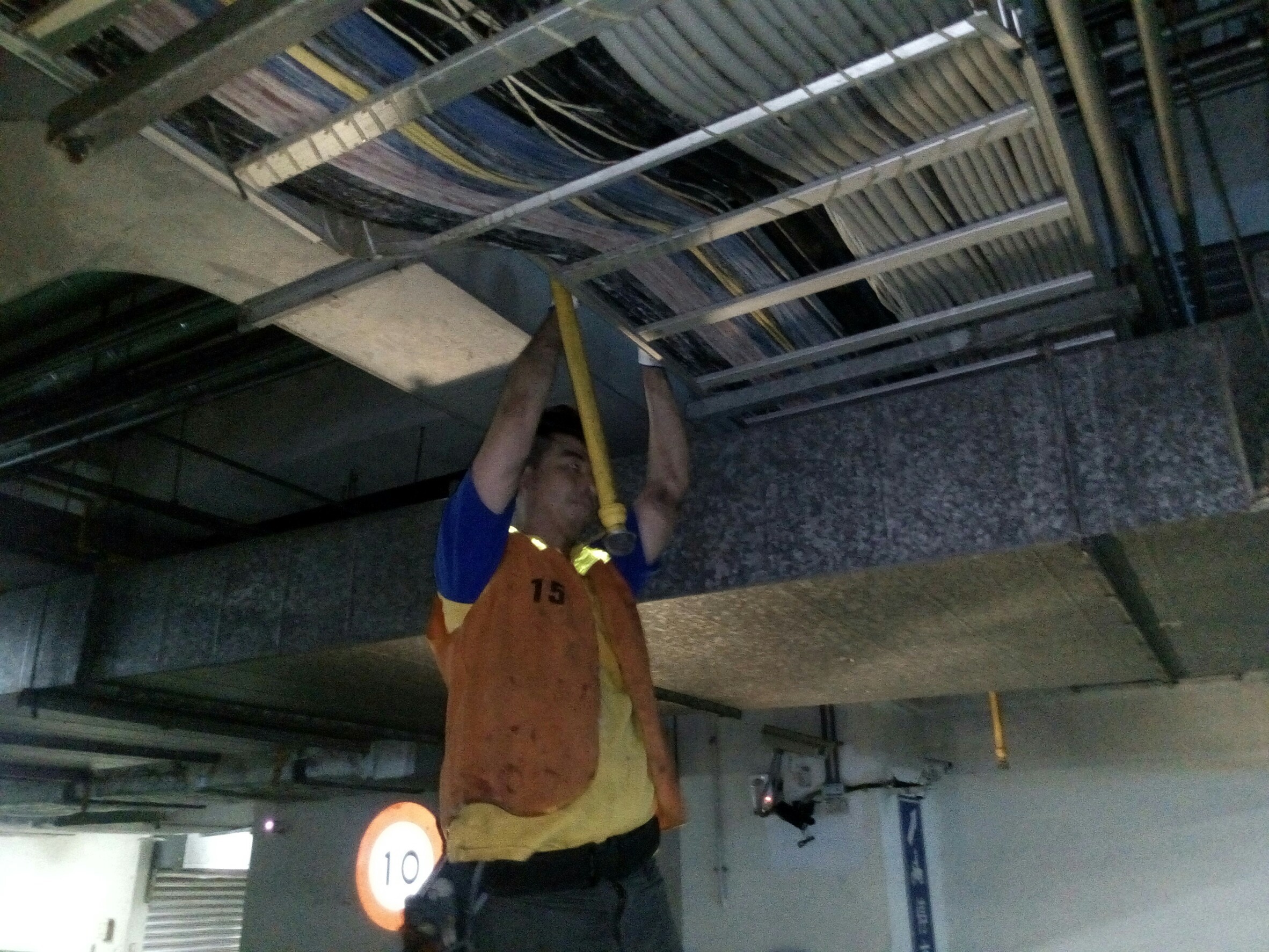 新北市政府消防改繕 泡沫頭管路傾斜 (1).jpg
