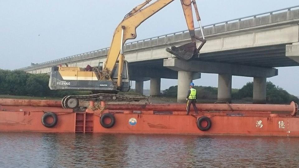 承包台61線王爺港橋橋基保護改善工程-拋石工程四.jpg