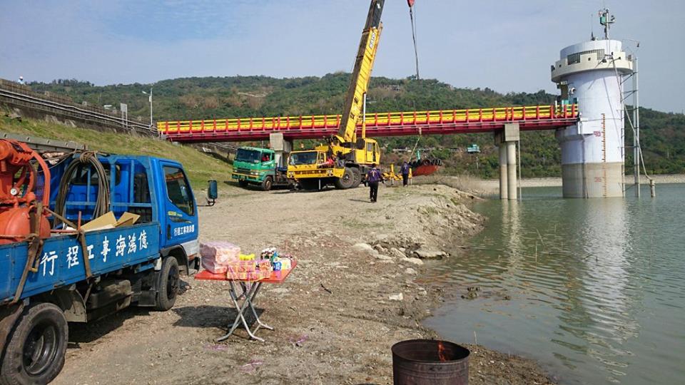 小托船托運平台船載運太陽能板基座配重錨固7.jpg