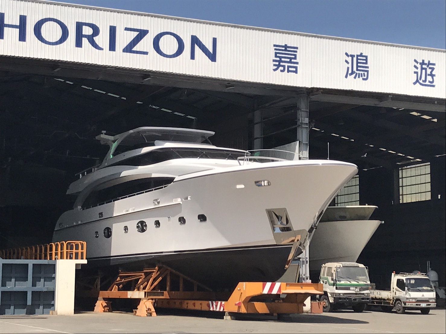 Horizon Yachts 嘉鴻遊艇集團AMZ1.jpg