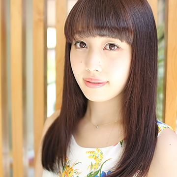 秋冬の人気ヘアスタイル「シルキーストレート」