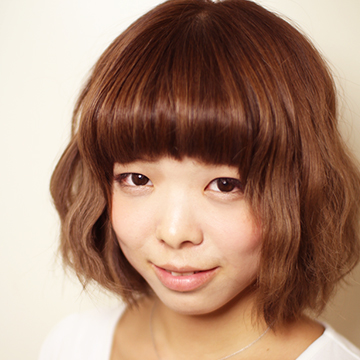 秋の人気ヘアスタイル「波カールエアリーボブ」の作り方