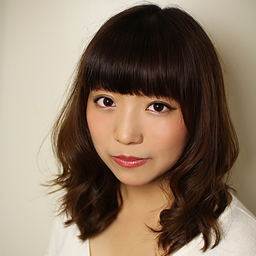 秋冬の人気ヘアスタイル「ふわっと横揺れセミディ」