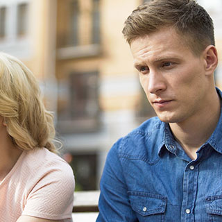 交際中は実は男性も気苦労が絶えない！彼が特に不安になる時5選