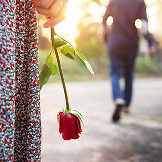自己肯定感が低い女性の恋愛は短命に終わりがち！原因と対処法は？