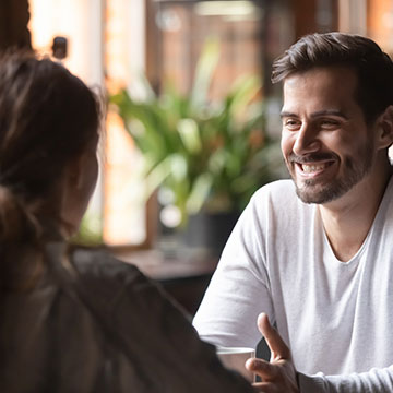 会話で大好きな人と距離を縮めよう♪彼の行動を誘導する5つのコツ！