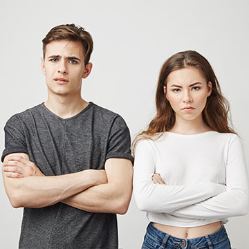 彼氏がいても幸せを感じない！悲しい恋愛に陥る女性の特徴とは？