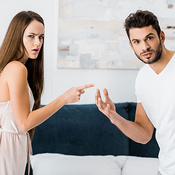 男性を不快にさせがち！プライドが高い女性の恋愛中の行動って？