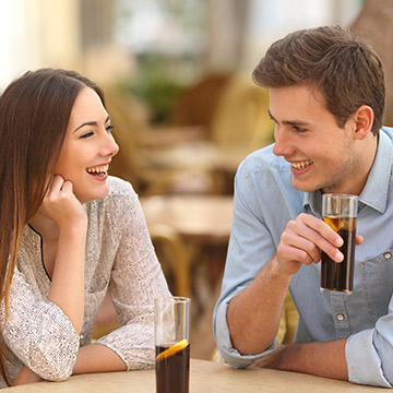 2人きりのときと大勢でいるときの態度が違う彼！理由や心理とは？