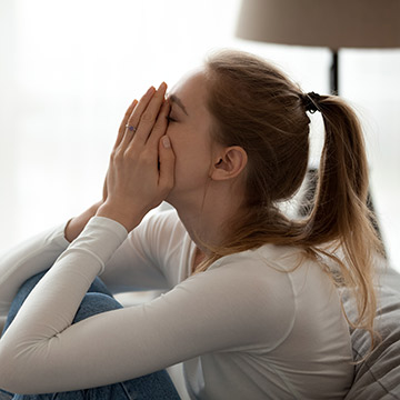 すぐに感情的になる女性の恋愛は上手く行かない！自制する方法は？