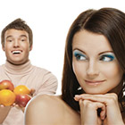 気付くと隣に座っていることが多いその男性、落とせる確率高いかも！？