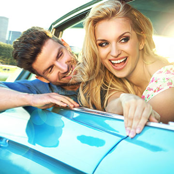 彼女の運転姿にキュン♡魅惑的なドライビングテク