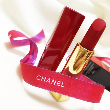 冬はCHANELで深みのあるレディな口元に。