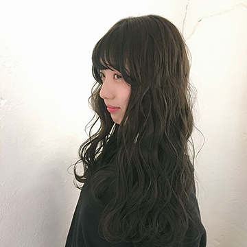 落ち着いた髪色なのに透明感あり♡オフィスOKの暗髪カラー5選