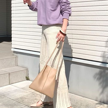 ラフなカジュアルコーデが可愛い♡カラースウェットでこなれ感のあるコーデ特集