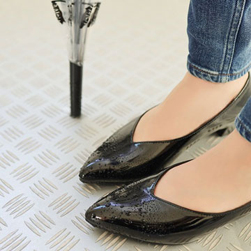 梅雨はプチプラレインシューズで足元もオシャレに♡大人上品なアイテム特集