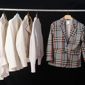 ”オフィスカジュアル”の定義は業界によって違う？秋冬のジャケットコーデのOKラインをアンケートで確認しました♡