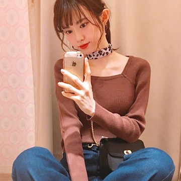 チラッと肌見せで女子力アップ♡今期のトレンド“スクエアネック”コーデ特集！
