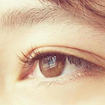 メイクのりが最悪...。目の周りの乾燥を和らげるおすすめコスメ3選