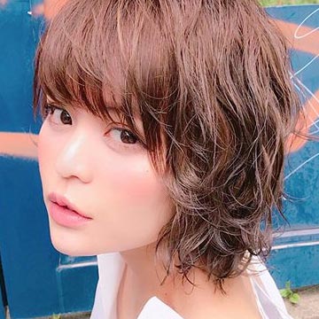 ベージュカラーが成功のヒケツ。脱童顔メイクで大人美人顔に