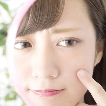 ニキビ跡に悩む女子必見！肌に負担をかけずキレイに隠すメイク術