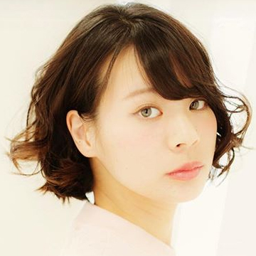 美人度上がる♡冬はクラシカルな黒髪ショートで抜け感を演出！