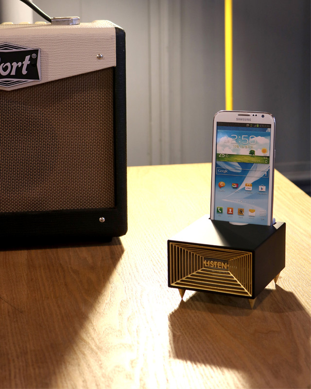 スマホスピーカー Amazon.co.jp: ウッドスピーカー 木製 電源不要」スマホ