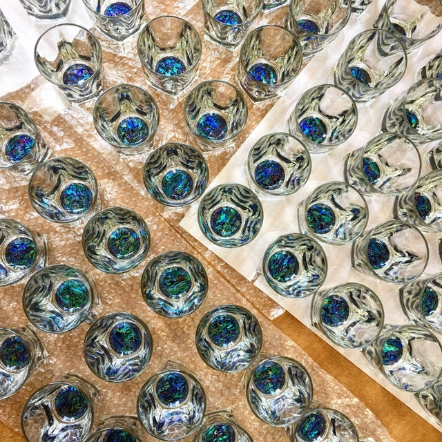 まるで海。パウア貝の美しい輝きをあしらったArt Shell「螺鈿グラス