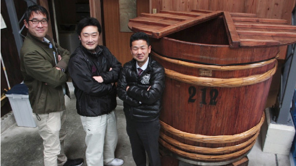 杉桶仕込みの限定日本酒「百年杉」を呑んで、桶職人の技術と食