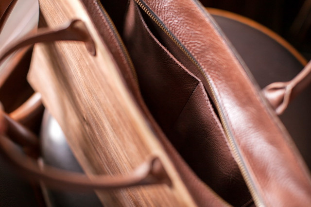 天然パイン材x本牛革 ヴィンテージ ハンドバッグ　実木製 着物バッグ 和装バッグ 森ガールバッグ : 純正ヤギ革 ヴィンテージ オートバイ 2ストラップ