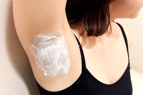 剛毛ごっそり拭き取るGIF