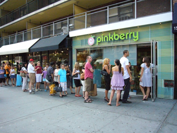 フローズンヨーグルトの流行を生んだ米国「ピンクベリー」日本上陸!(美女もたくさん):pinkberry
