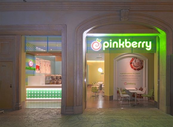 フローズンヨーグルトの流行を生んだ米国「ピンクベリー」日本上陸!(美女もたくさん):pinkberry