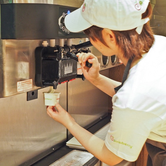 フローズンヨーグルトの流行を生んだ米国「ピンクベリー」日本上陸!(美女もたくさん):pinkberry