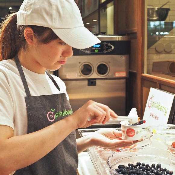 フローズンヨーグルトの流行を生んだ米国「ピンクベリー」日本上陸!(美女もたくさん):pinkberry
