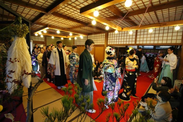 神社でファッションショーやります。