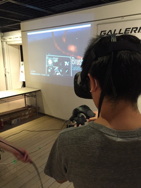 iPhone写真展⇒VRで立体ペイント⇒「宇宙ダンス」