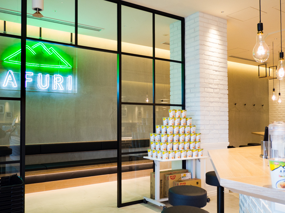ラーメン「AFURI」のいちばん新しい店は、まるでカフェな広々&おしゃれ空間。