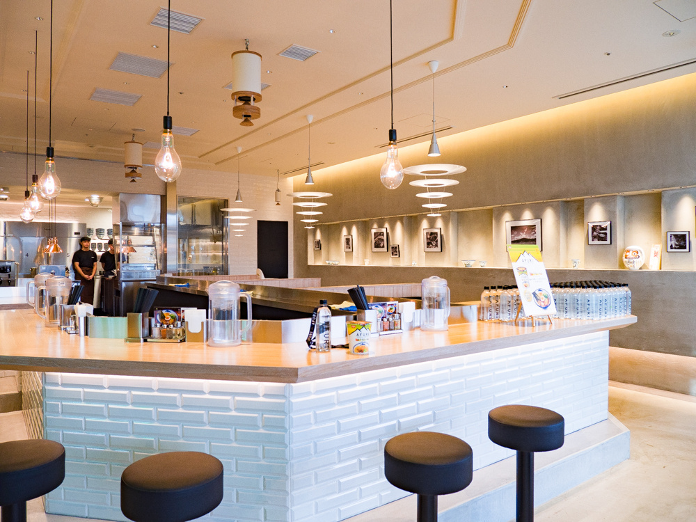 ラーメン「AFURI」のいちばん新しい店は、まるでカフェな広々&おしゃれ空間。