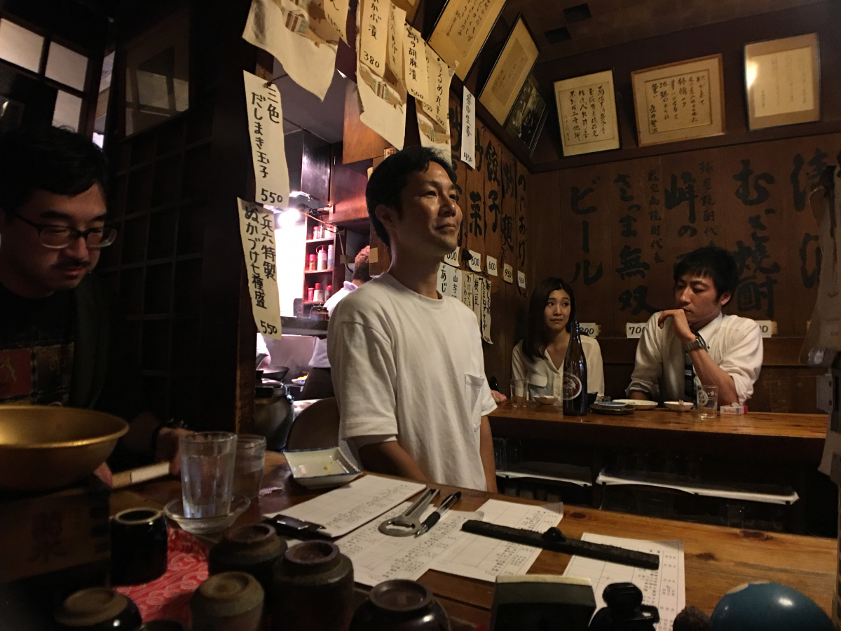 襟を正して心ほどける神保町の灯台「兵六」。 今宵、入りづらい古典酒場へ!第2夜。