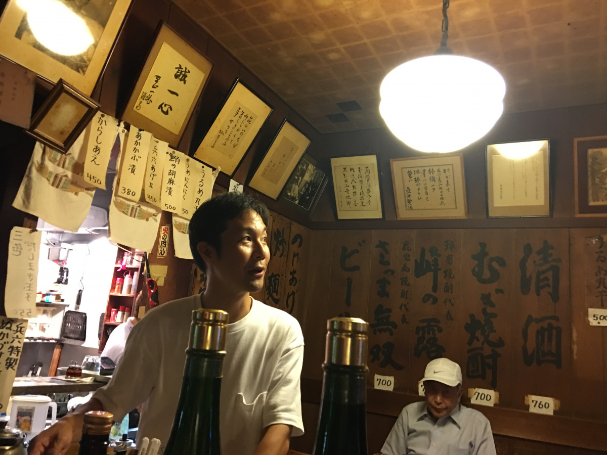 襟を正して心ほどける神保町の灯台「兵六」。 今宵、入りづらい古典酒場へ!第2夜。
