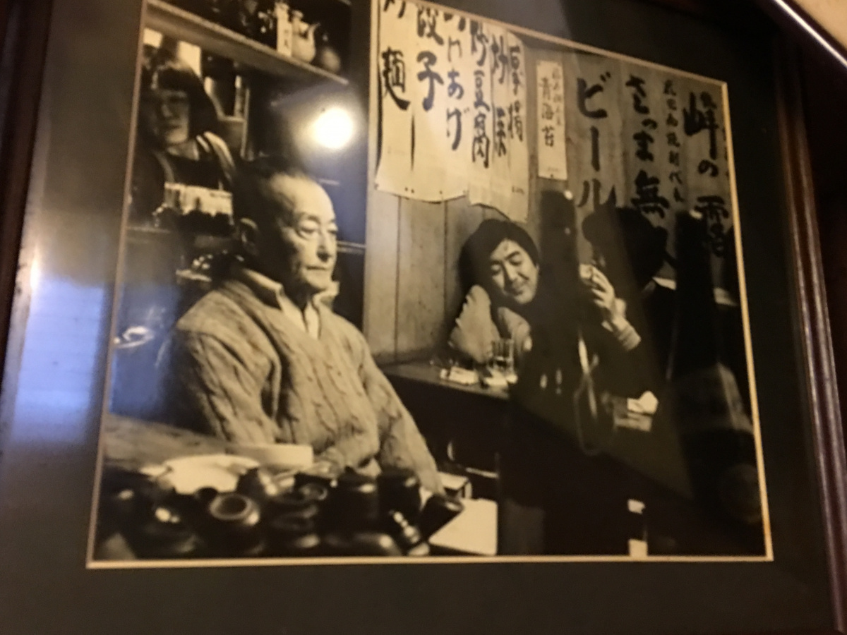 襟を正して心ほどける神保町の灯台「兵六」。 今宵、入りづらい古典酒場へ!第2夜。