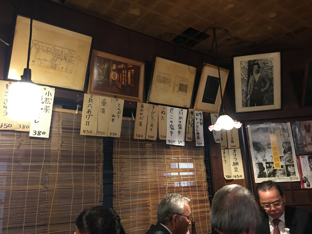 襟を正して心ほどける神保町の灯台「兵六」。 今宵、入りづらい古典酒場へ!第2夜。
