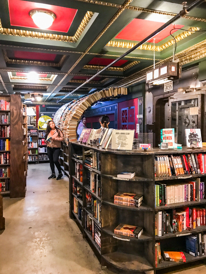 ここは通うわ!「世界の美しい本屋20選」のひとつは、カオスに満ちたアミューズメント空間。