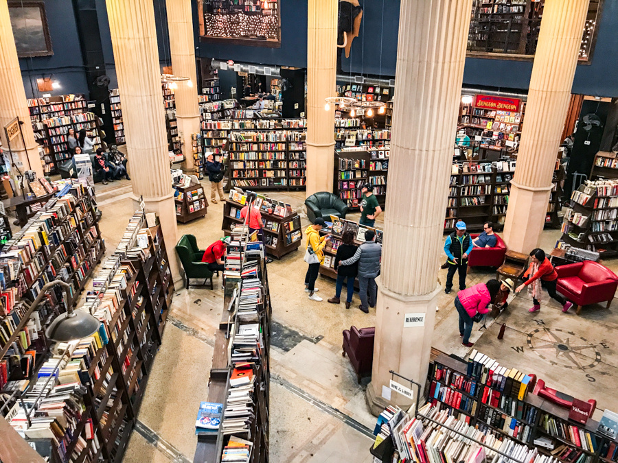 ここは通うわ!「世界の美しい本屋20選」のひとつは、カオスに満ちたアミューズメント空間。