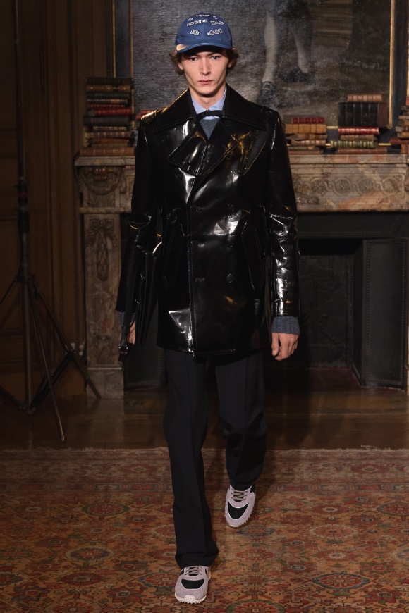 VALENTINO / ヴァレンティノ | Fashion | Collection | Pen Online
