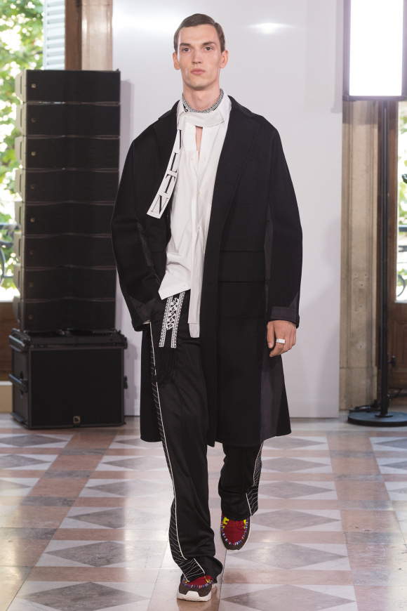 VALENTINO / ヴァレンティノ | Fashion | Collection | Pen Online