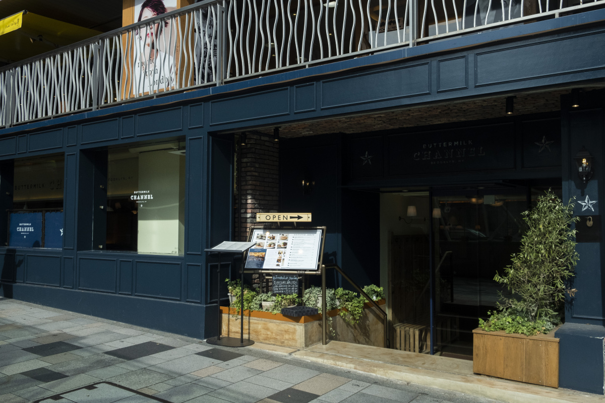 甘じょっぱくてカリッカリ! 原宿にオープンした「バターミルク チャネル 原宿」は、本場アメリカの味に出合えるレストランです。